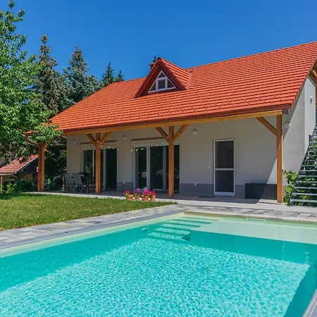Family Friendly In W Pool & Ac By Nw *