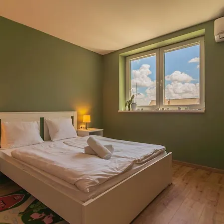 Family Friendly In W Pool & Ac By Nw