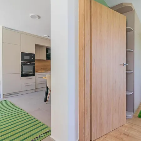 Family Friendly In W Pool & Ac By Nw