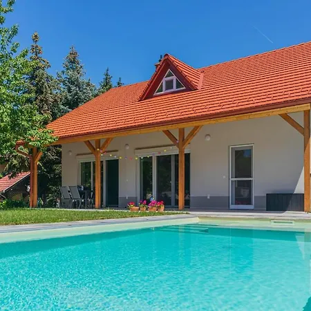 Family Friendly In W Pool & Ac By Nw