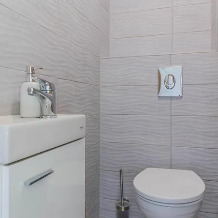 Апартаменты Family Friendly In W Pool & Ac By Nw