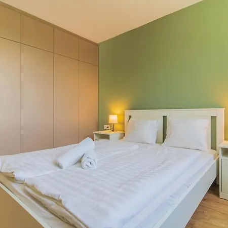 Апартаменты Family Friendly In W Pool & Ac By Nw