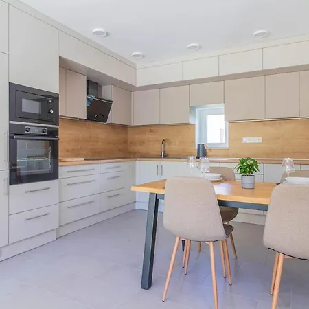 Апартаменты Family Friendly In W Pool & Ac By Nw *