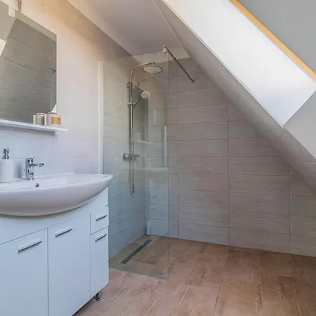 Апартаменты Family Friendly In W Pool & Ac By Nw