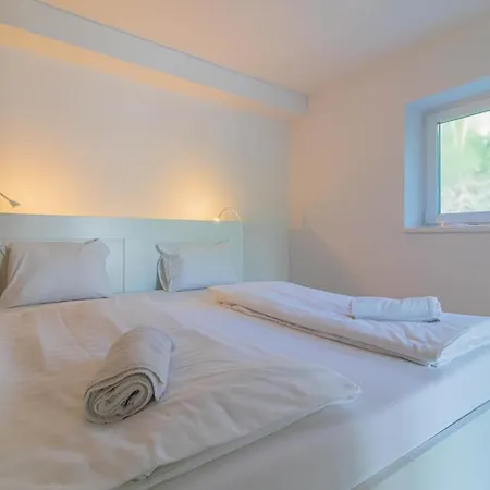 Апартаменты Family Friendly In W Pool & Ac By Nw *