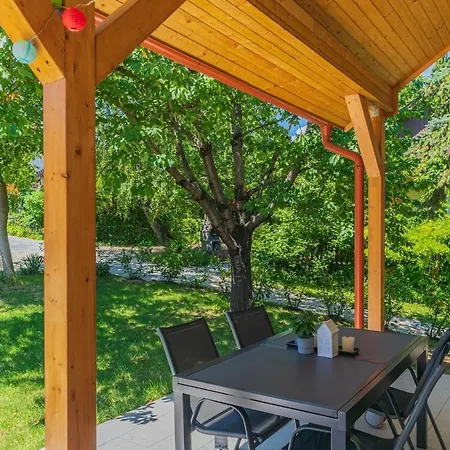 Family Friendly In W Pool & Ac By Nw