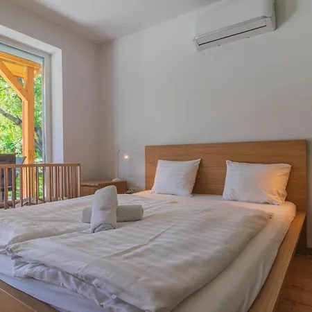 Апартаменты Family Friendly In W Pool & Ac By Nw