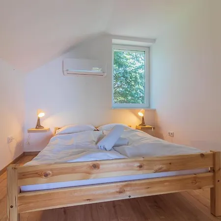 Family Friendly In W Pool & Ac By Nw *