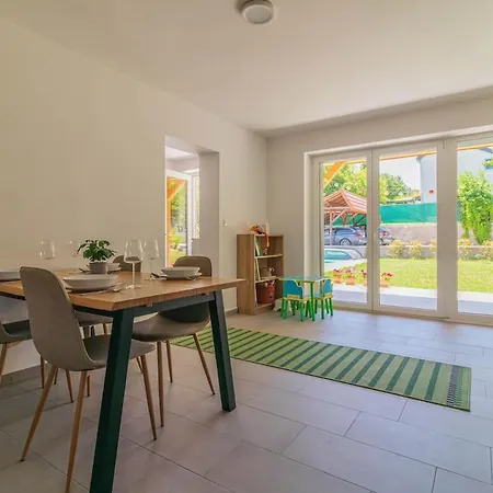Апартаменты Family Friendly In W Pool & Ac By Nw Фоньод