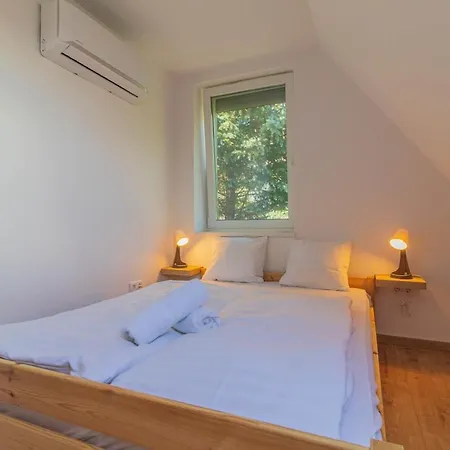 Family Friendly In W Pool & Ac By Nw *