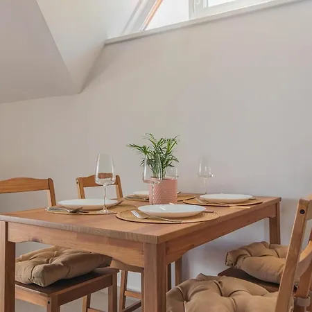 Family Friendly In W Pool & Ac By Nw *