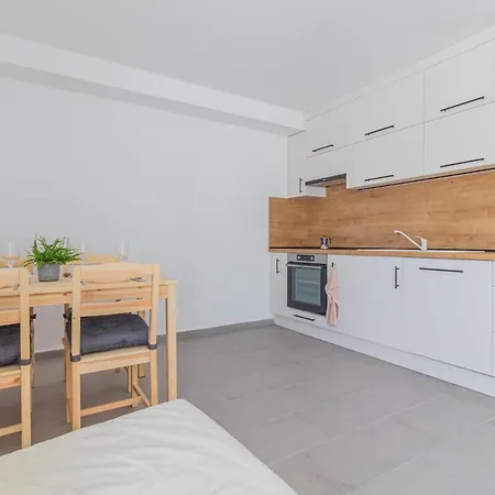 Апартаменты Family Friendly In W Pool & Ac By Nw