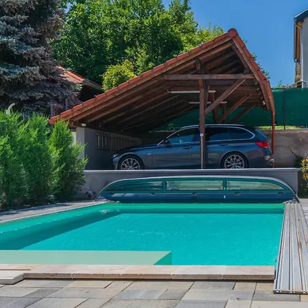 Family Friendly In W Pool & Ac By Nw
