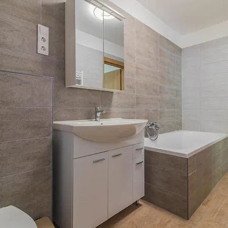 Family Friendly In W Pool & Ac By Nw
